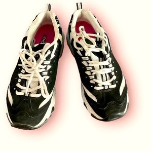 Sketchers memory foam sneakers